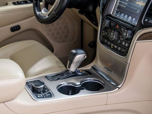 Used 2017 Jeep Grand Cherokee Limited image 25