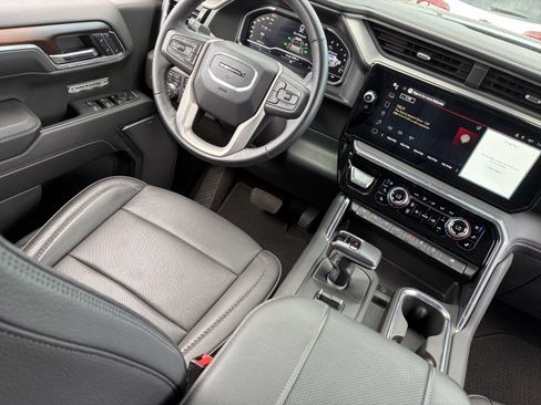 Used 2024 GMC Sierra 1500 Denali w/ Technology Package AWD/4WD image 15