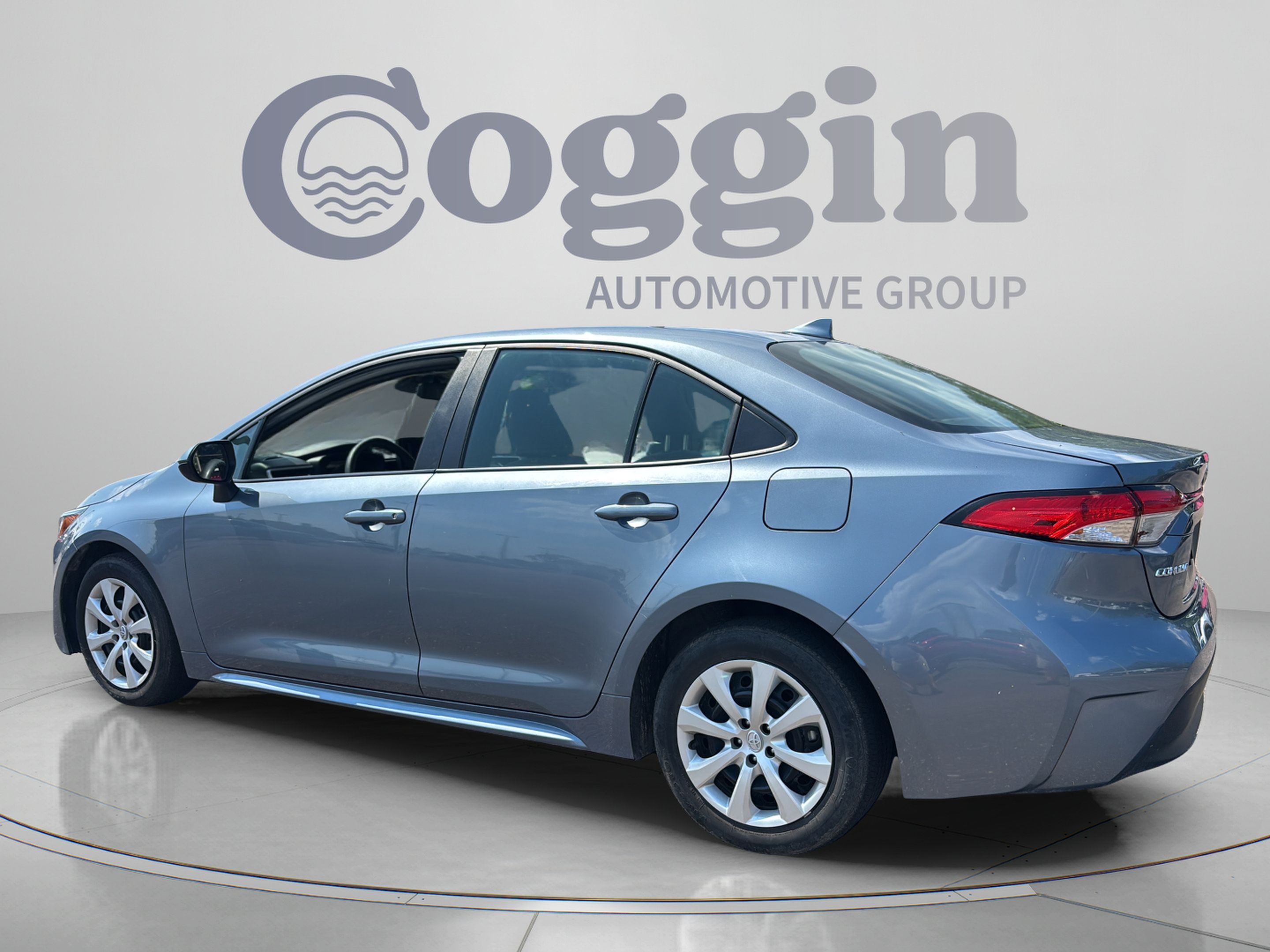 Used 2025 Toyota Corolla LE FWD image 3