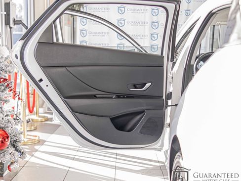 Used 2024 Hyundai Elantra Limited image 32