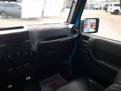 Used 2017 Jeep Wrangler Unlimited Sahara image 16