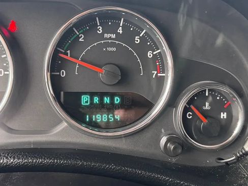 Used 2014 Jeep Wrangler Unlimited Rubicon w/ Connectivity Group AWD/4WD image 14