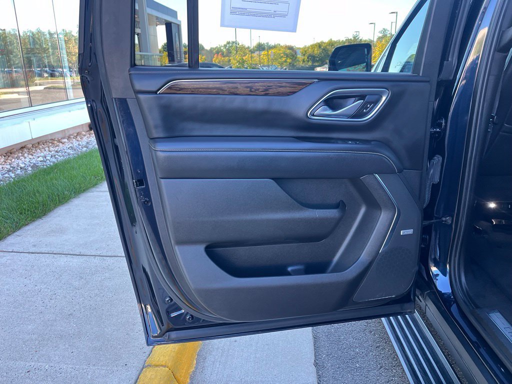 Used 2021 Chevrolet Suburban Premier AWD/4WD image 18