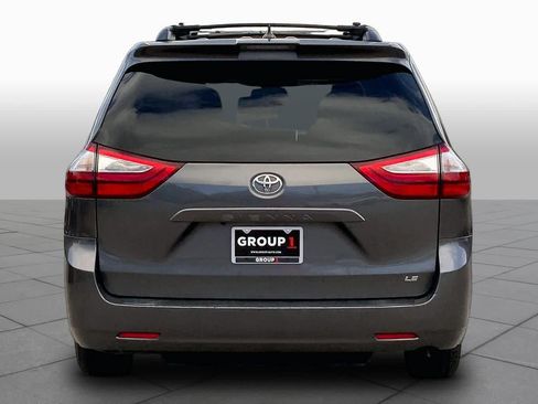 Used 2018 Toyota Sienna LE FWD image 5