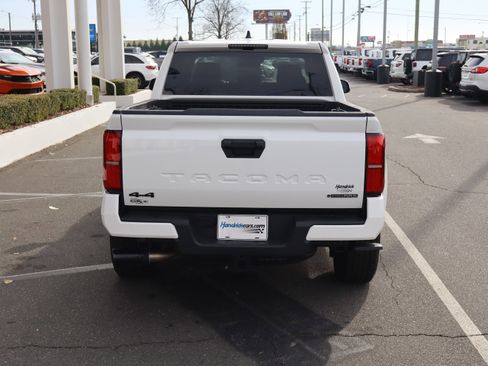 Used 2025 Toyota Tacoma TRD Sport image 9