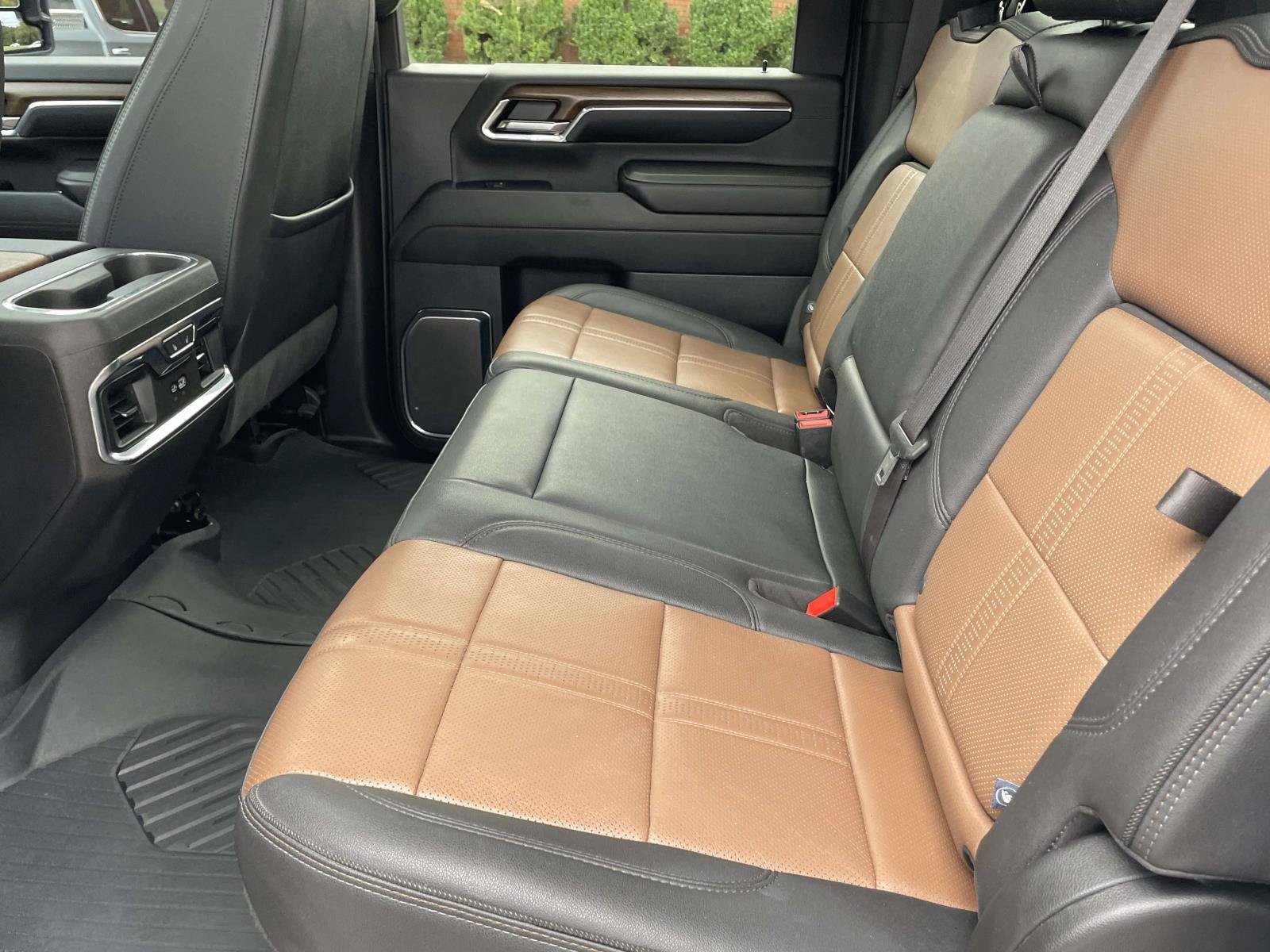 Used 2024 Chevrolet Silverado 2500 High Country w/ Technology Package AWD/4WD image 11