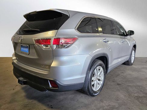 Used 2015 Toyota Highlander LE image 3