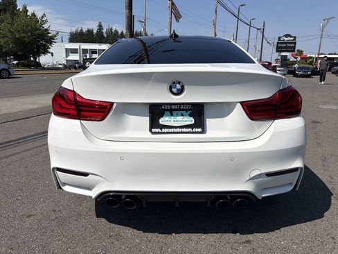 Used 2018 BMW M4 Coupe w/ Competition Package RWD image 6