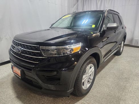 Used 2024 Ford Explorer XLT w/ Class IV Trailer Tow Package image 3