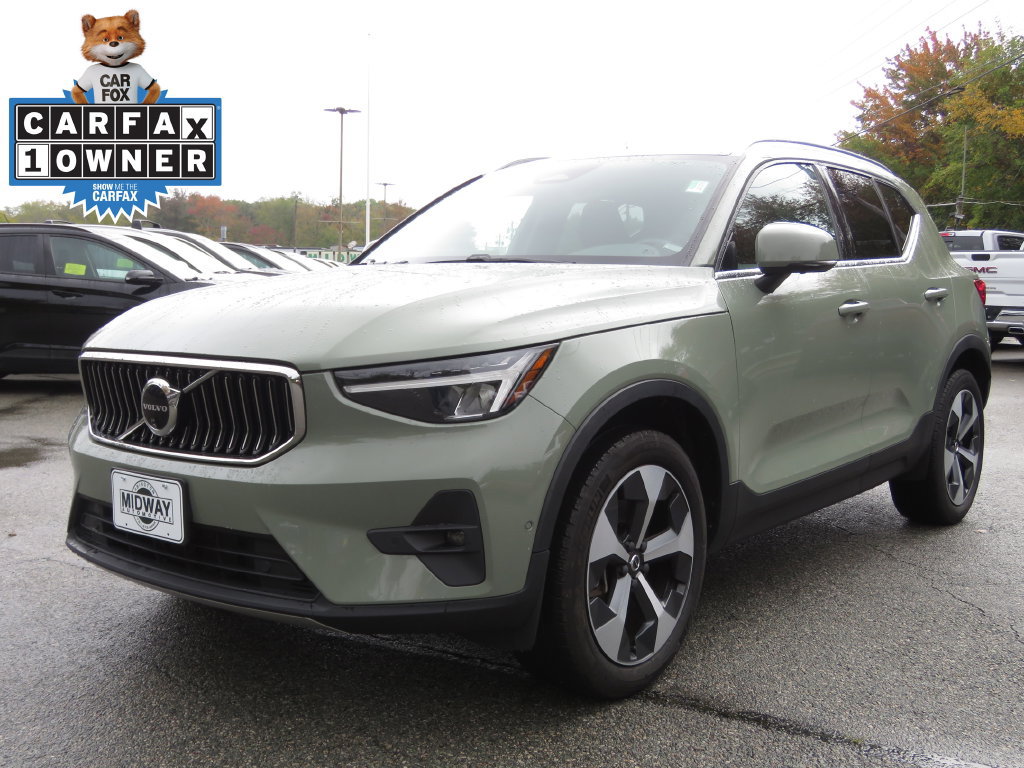 Used 2024 Volvo XC40 B5 Plus AWD/4WD image 1