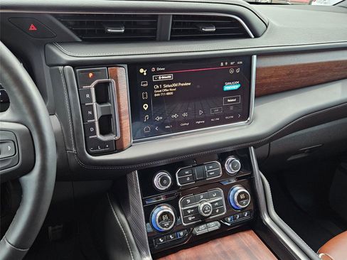 Used 2024 GMC Yukon Denali Ultimate AWD/4WD image 16