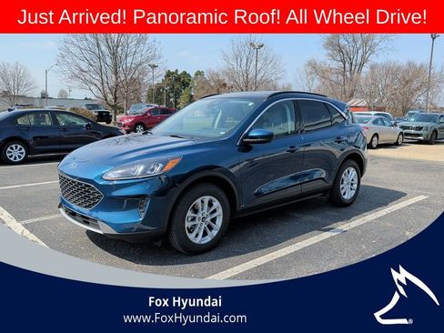 Used 2020 Ford Escape SE image 1