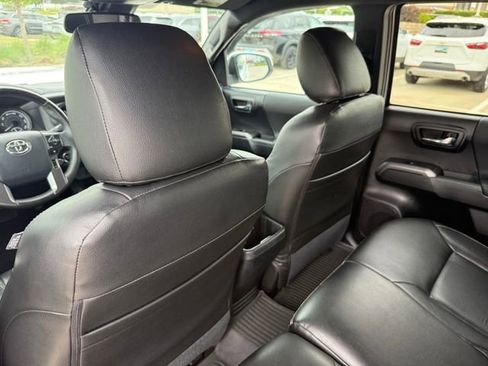 Used 2019 Toyota Tacoma TRD Sport AWD/4WD image 25