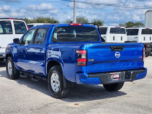 Used 2024 Nissan Frontier SV image 5