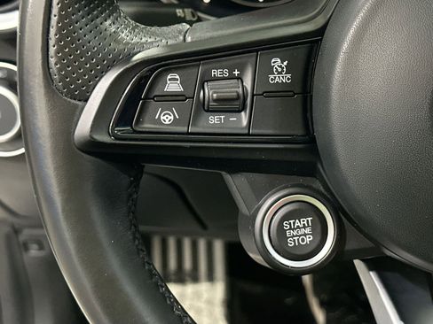 Used 2022 Alfa Romeo Giulia Veloce image 22