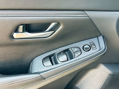 Used 2025 Nissan Sentra SV FWD image 22
