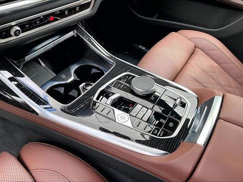 Used 2025 BMW X7 xDrive40i w/ M Sport Package image 17