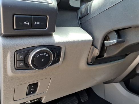 Used 2019 Ford F250 XLT w/ XLT Premium Package AWD/4WD image 16