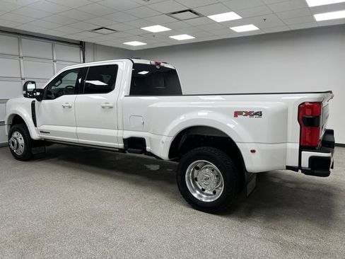 Used 2025 Ford F450 Platinum w/ FX4 Off-Road Package image 8