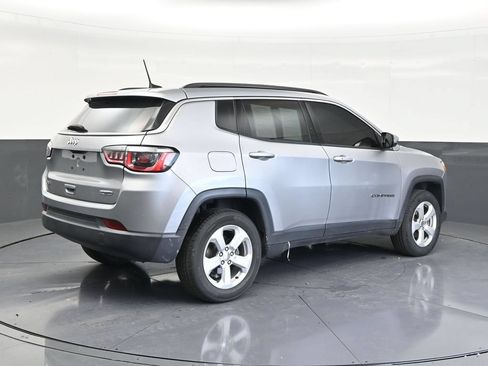 Used 2018 Jeep Compass Latitude w/ Popular Equipment Group AWD/4WD image 5