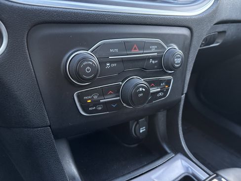 Used 2020 Dodge Charger SXT w/ Blacktop Package image 28