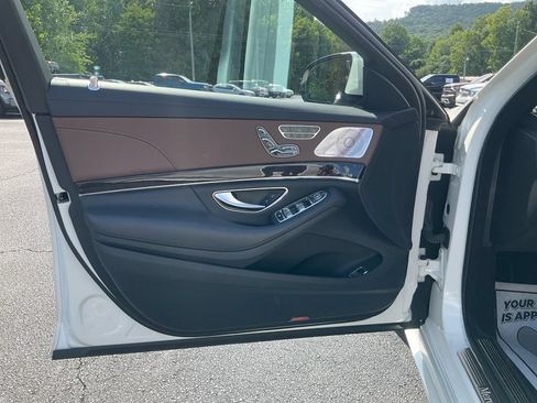 Used 2016 Mercedes-Benz S 550 Sedan image 17