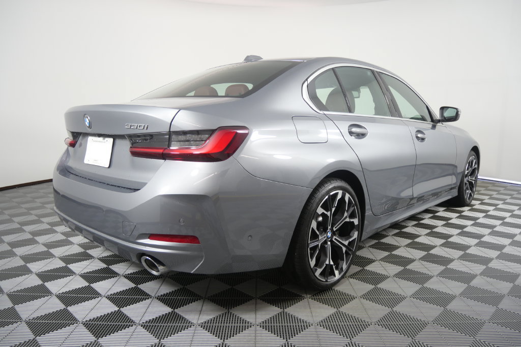 Used 2026 BMW 330i Sedan RWD image 4