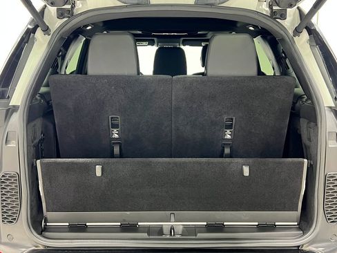 Used 2020 Land Rover Discovery Landmark image 30