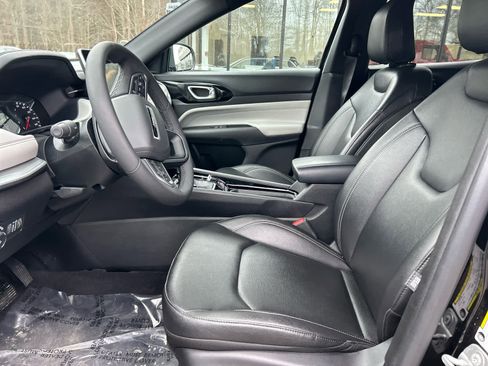 Used 2025 Jeep Compass Limited image 18