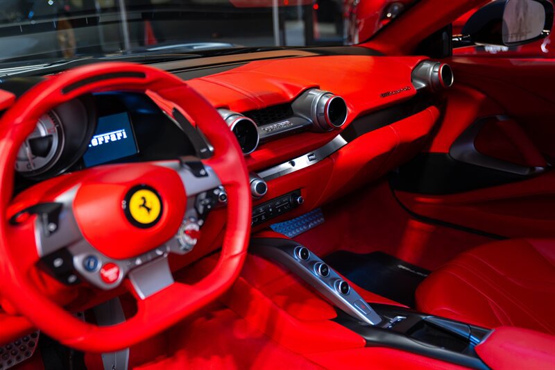Used 2018 Ferrari 812 Superfast RWD image 21