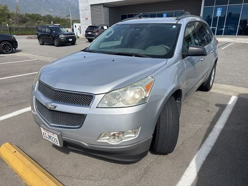 Used 2011 Chevrolet Traverse LS image 2