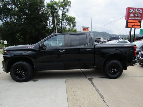 Used 2021 Chevrolet Silverado 1500 LT Trail Boss w/ Convenience Package II image 2