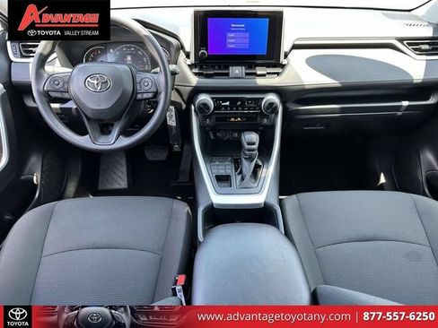 Used 2025 Toyota RAV4 LE AWD/4WD image 18