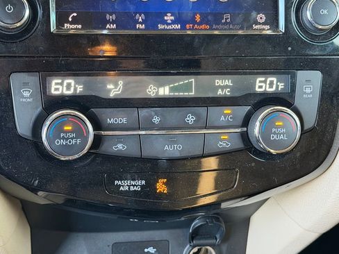 Used 2020 Nissan Rogue SL image 19