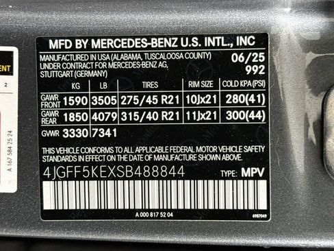Used 2025 Mercedes-Benz GLS 450 4MATIC w/ AMG Line Exterior image 35