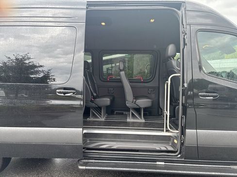 Used 2024 Mercedes-Benz Sprinter 3500 image 28