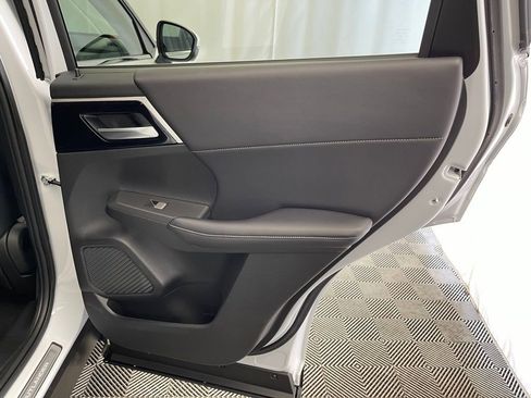 New 2025 Mitsubishi Outlander SE image 32