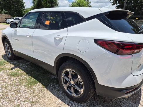 Used 2025 Chevrolet Blazer LT FWD image 2