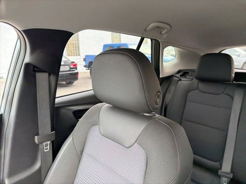 Used 2025 Chevrolet Trax LT w/ LT Convenience Package image 52