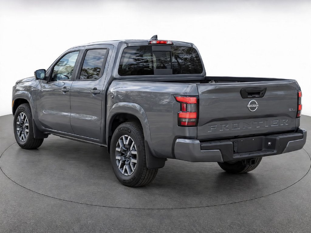 Used 2024 Nissan Frontier SL RWD image 3