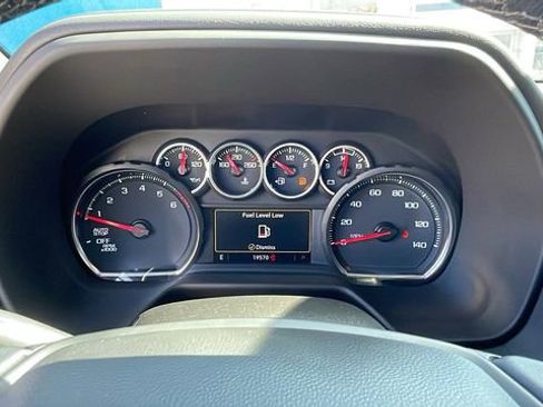 Used 2022 Chevrolet Suburban LS image 25