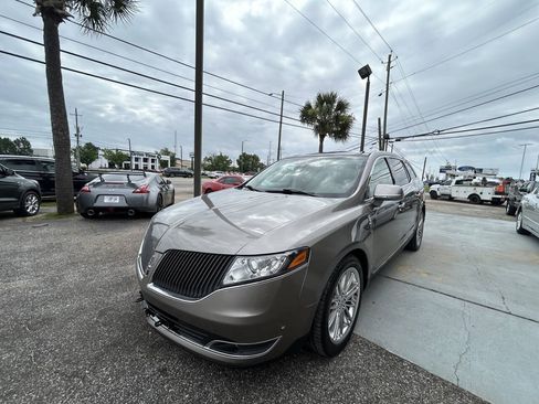 Used 2016 Lincoln MKT AWD w/ Equipment Group 201A image 3