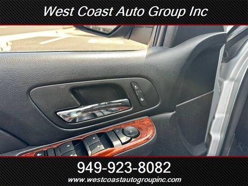 Used 2014 Chevrolet Suburban LT image 18