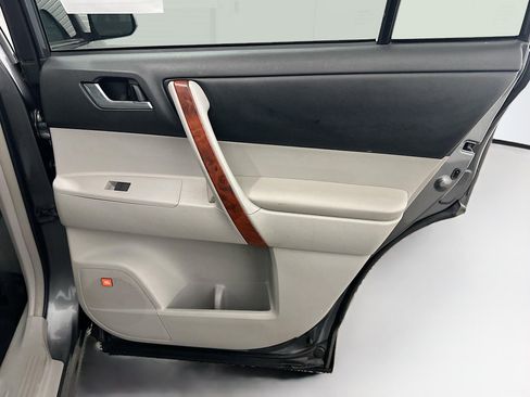 Used 2011 Toyota Highlander Limited w/ Tow Pkg AWD/4WD image 34