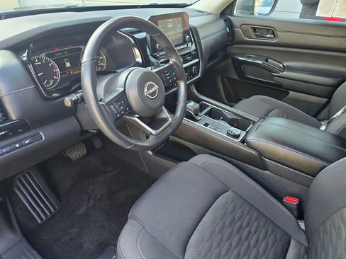 Used 2025 Nissan Pathfinder SV AWD/4WD image 18
