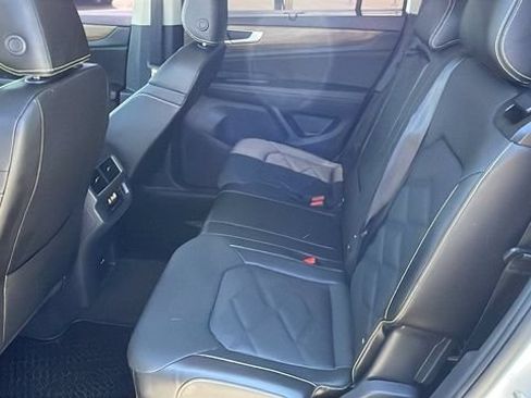 Used 2024 Volkswagen Atlas SE w/ Black Wheel Package FWD image 12