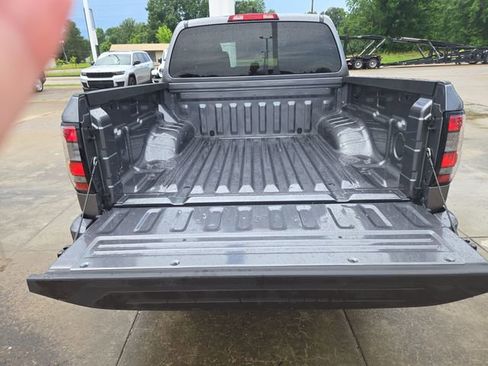 Used 2025 Nissan Frontier SV AWD/4WD image 21