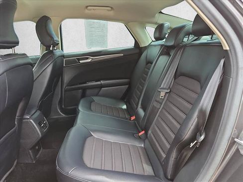 Used 2017 Ford Fusion SE w/ Equipment Group 201A AWD/4WD image 18