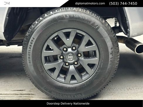 Used 2021 Toyota Tacoma SR5 AWD/4WD image 39