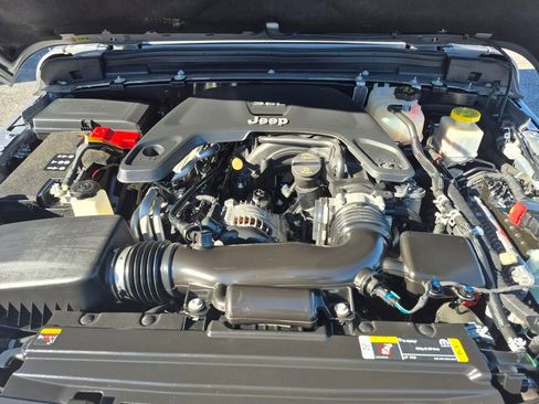 Used 2021 Jeep Gladiator Sport image 9